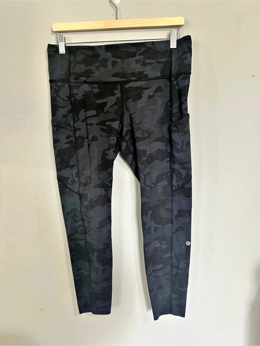 Lululemon Fast and Free High-Rise Tight 23” Camo Leggings Black Size 12
